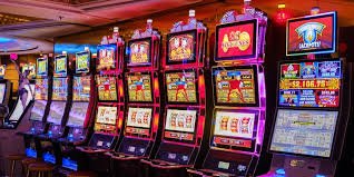 rusuntogel88 app live chat sidebar during Casino Hold'em gameplay